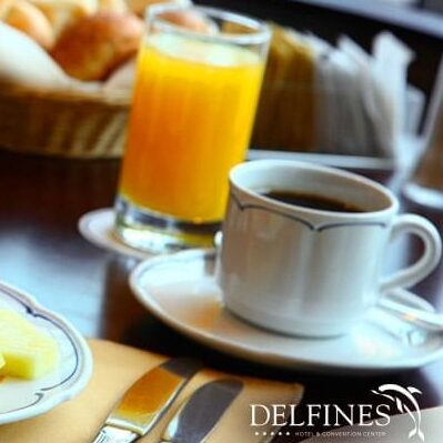 DESAYUNO BUFFET EN DELFINES HOTEL & CONVENTION CENTER – CREHOTEL